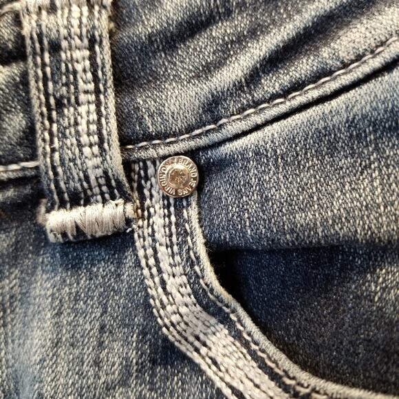 Virgin Only Distressed Blue Jeans Low Rise Size 3 - Picture 12 of 16